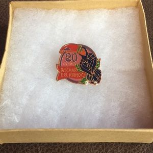 Vintage Bazaar Del Mundo 20 years anniversary pin